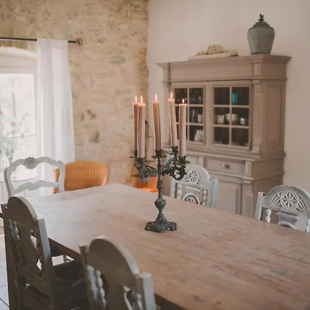 アパート Mas De Rey Uzes アルパイヤルグ・エ・オレイヤック